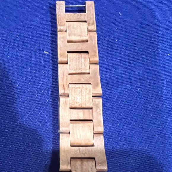 Tense unisex wood watch, light sustainable wood, 7.5 inches, made in Canada - Picture 7 of 13